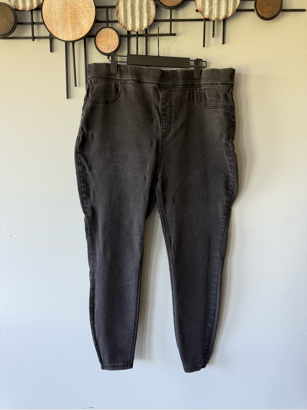 Women's Black High-Rise Pull On Jeggings